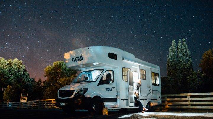 Quels sont les services et les équipements d’un camping 4 étoiles à La Rochelle pour un séjour en famille ?